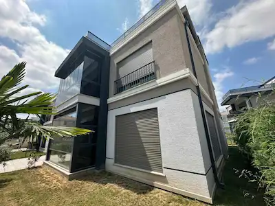 REMAX HÜR AYFER SEVER'DEN 323 M2 SATILIK HAVUZLU VİLLA