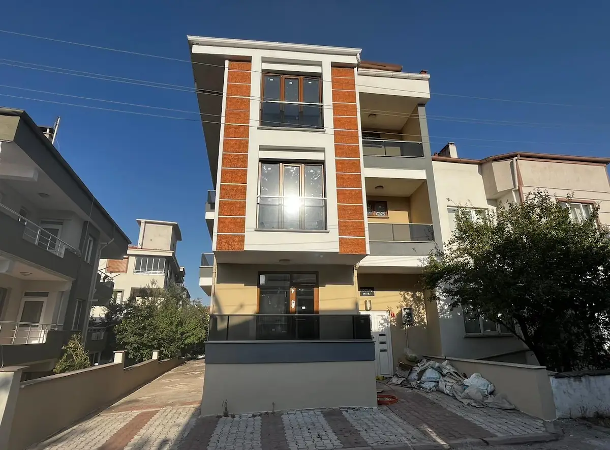 REMAX MİD HASANBASRİ ÇANTAY MAH FERAH VE KULLANIŞLI SATILIK 3+1 DAİRE
