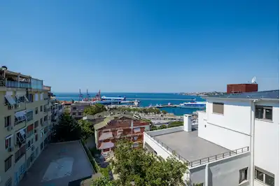ÜSKÜDAR SELİMİYE'DE DENİZ MANZARALI SATILIK 2+1 DAIRE