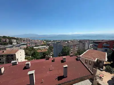 REMAX EFFECT ' TEN İZMİT ZABITAN MAH. ÇATI DUBLEKS 3+1 DENİZ MANZARALI KİRALIK DAİRE