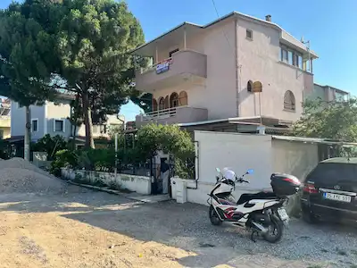 URLA TORASAN'DA DENİZ MANZARALI SATILIK 6+1 TRİBLEKS VİLLA