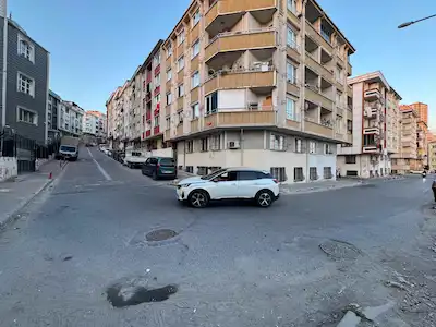 ESENYURT PINAR MAHALLESINDE SATILIK BAKIMLI 3+1 YÜKSEK GIRIŞ DAIRE