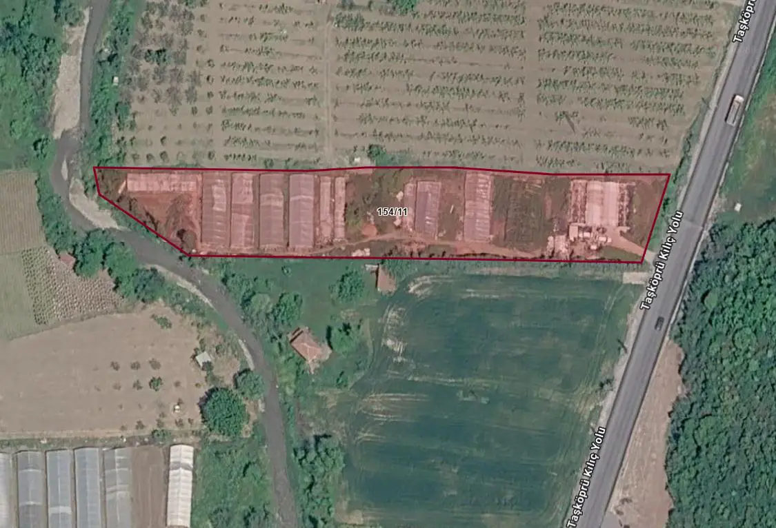 YALOVA KILIÇ KÖYÜNDE ASFALT YOLA CEPHELİ 4980 M² TARLA