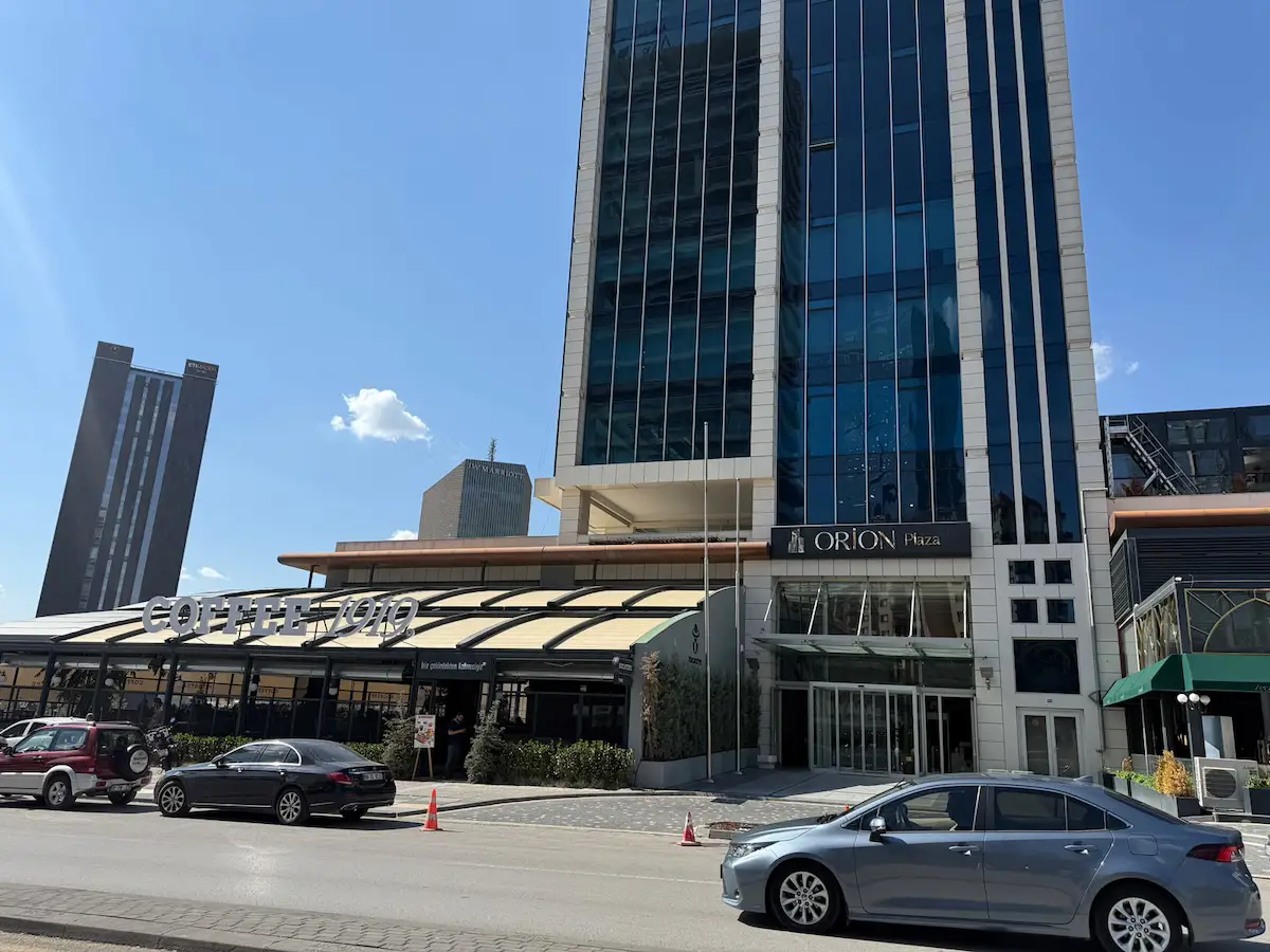 ORION PLAZA'DA PRESTİJLİ KONUMDA TAM KAT KİRALIK OFİS 