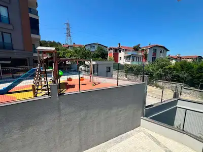 TAŞOLUK MAH. İSTANBUL HAVALIMANINA YAKIN GENIŞ FERAH 4+2 VILLA