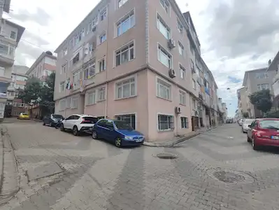 ZEYNEP KAMİL HASANBEY SOKAKTA HASTANEYE YAKIN SATILIK 2+1 DAİRE