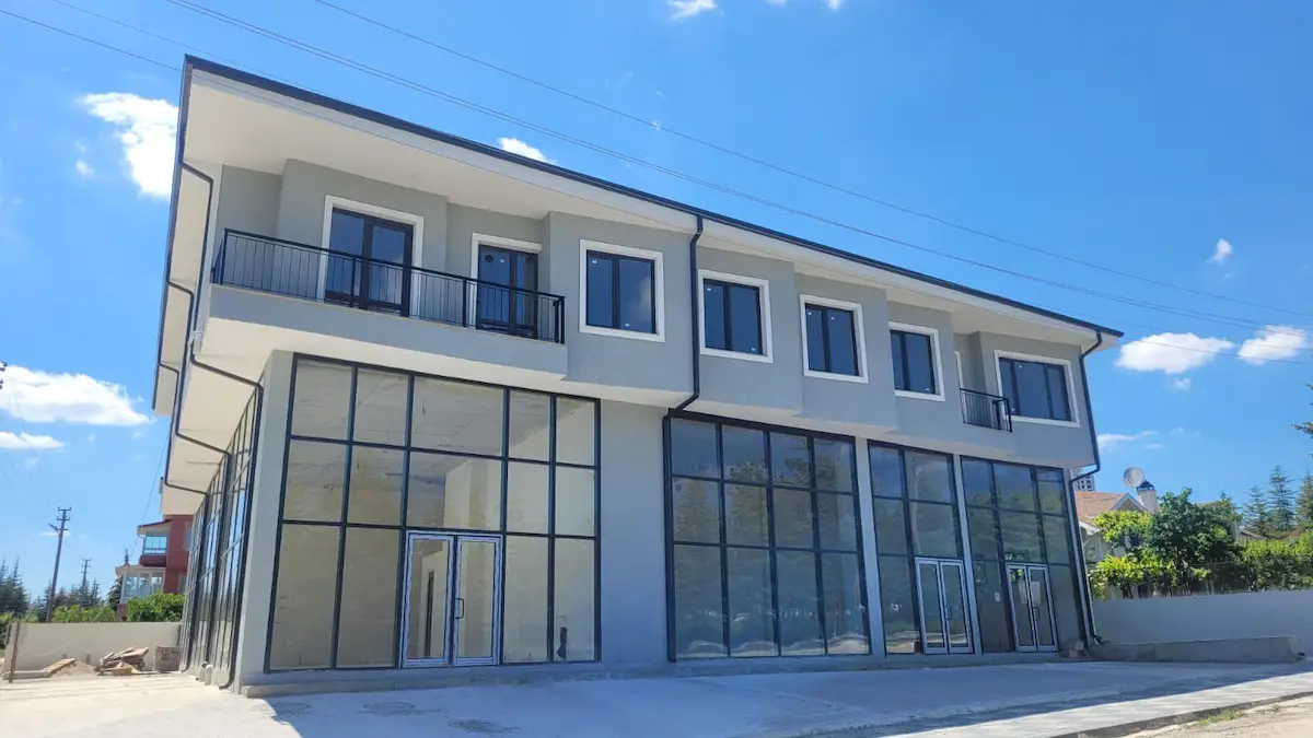 İNCEK KIZILCAŞAR'DA KİRALIK PRESTİJLİ DÜKKAN