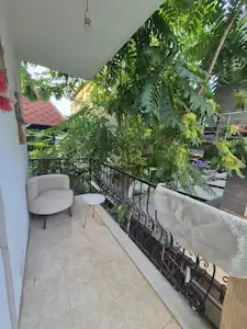 KINIKLI KAMPÜSTE, GENİŞ, ARAKAT, BALKONLU 1+1 APART