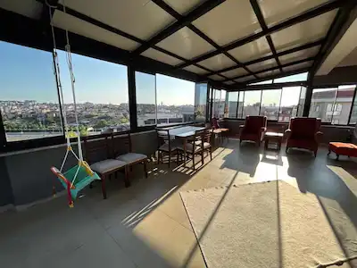 ÇEKMEKÖY MERKEZ MAHALLESI’NDE SATILIK 200 M2 4 + 1 ÖNÜ KAPANMAYAN PANORAMIK MANZARALI DUBLEKS DAIRE