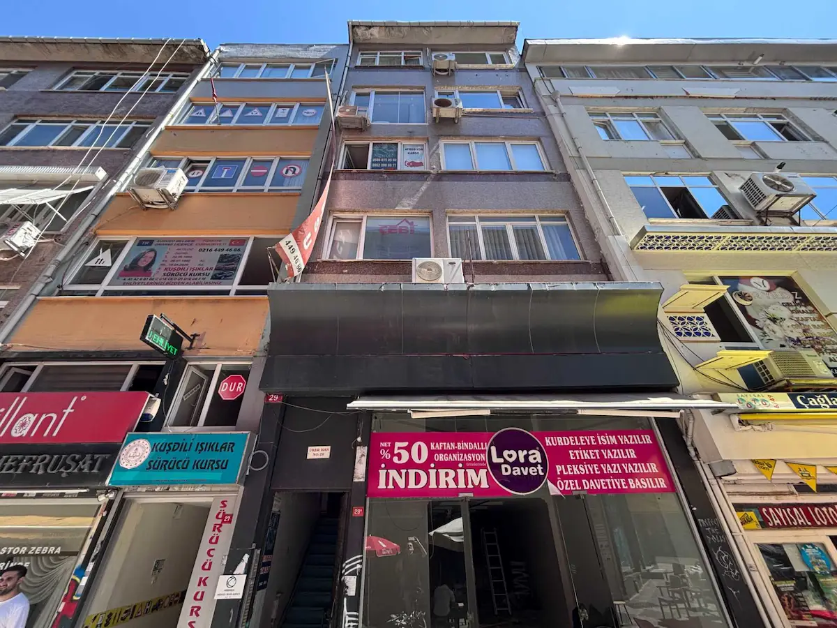 KADIKÖY OSMANAĞA ESNAF ODASI KARŞISI YENİLENMİŞ EŞYALI BOŞ OFİS