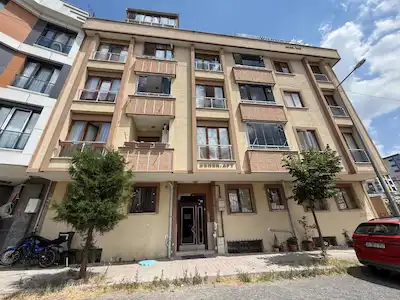REMAX'TAN MAHMUTBEY METROYA YAKIN SATILIK KREDYE UYGUN 2+1 DAIRE