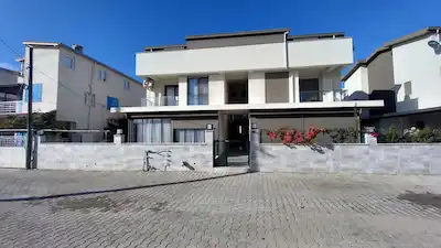 YENİŞAKRAN SAYFİYE MAH. DENİZE YAKIN EŞYALI KİRALIK TRİPLEX VİLLA