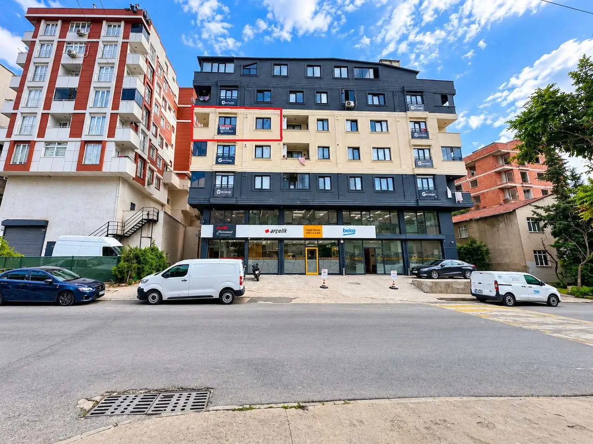 GEBZE'DE CADDE ÜZERİ | KREDİYE UYGUN | GENİŞ 2+1 | ARA KAT | ASANSÖRLÜ