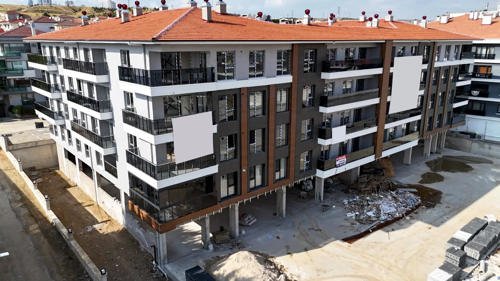 GÖLBAŞI KARŞIYAKA MAHALLESİ’NDE GÖL MANZARALI SIFIR 2+1 KİRALIK DAİRE