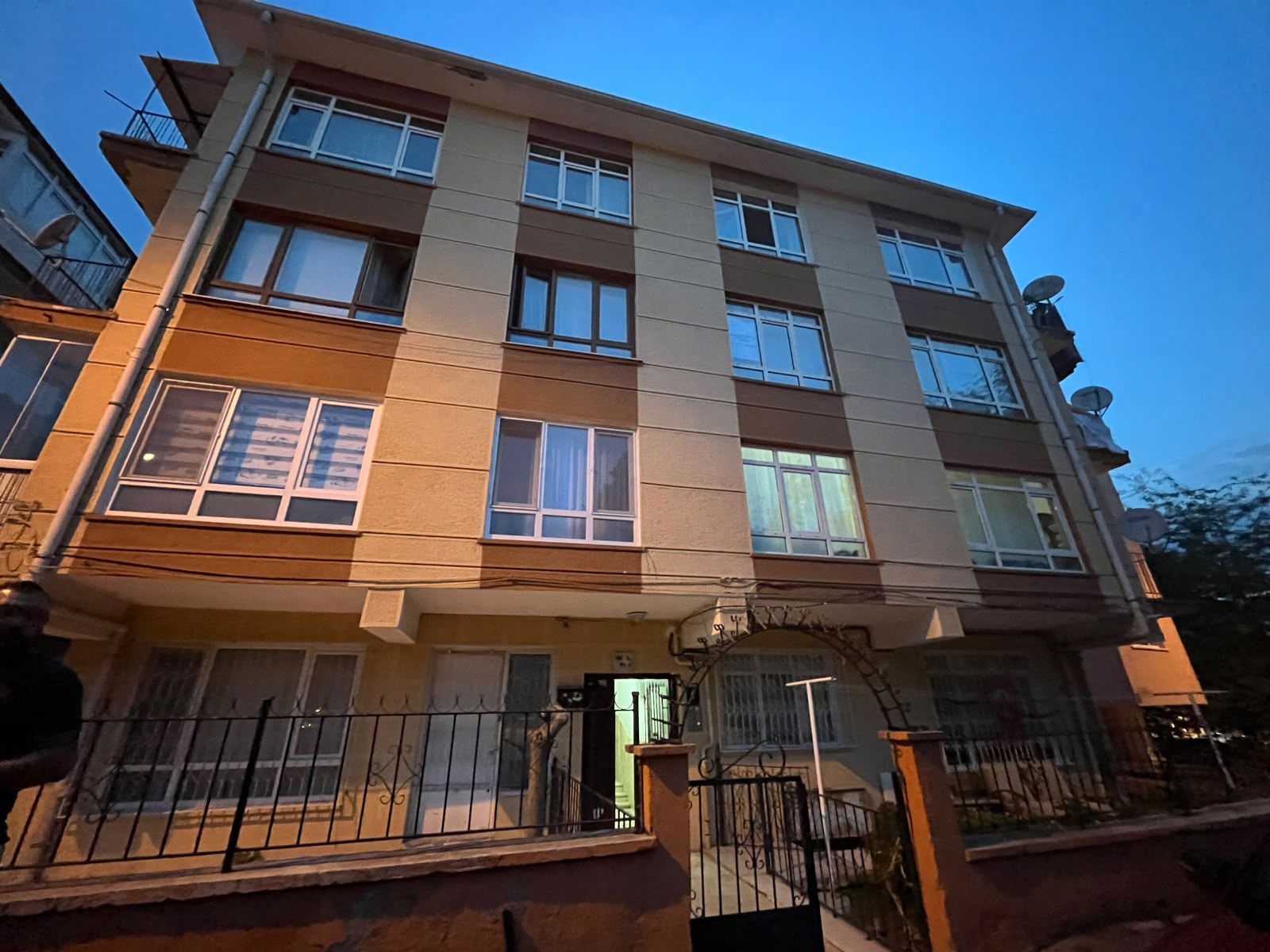 BALKİRAZ MAHALLESİ ŞEBEKE SOKAK'TA 3+1 EŞYALI KİRALIK DAİRE