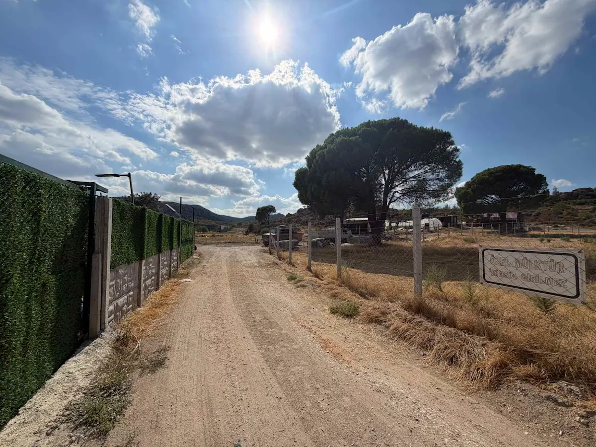 MENDERES KÜNER' DE 304 M² SATILIK TARLA