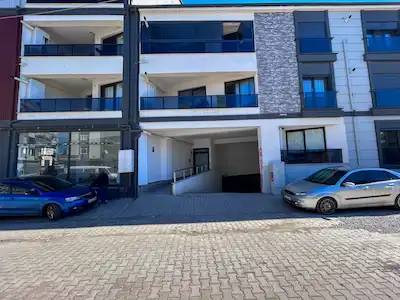 GÖMEÇ'TE 3+1 SATILIK SIFIR DAIRE ARAKAT ASÖNSÖRLÜ KAPALI OTOPARKLI