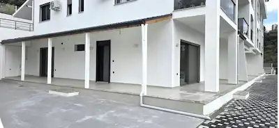 ÖZEL BAHÇELİ | BAĞIMSIZ GİRİŞLİ | HAVUZ VE ORMAN MANZARALI LÜKS 2+1 KIRALIK DAİRE