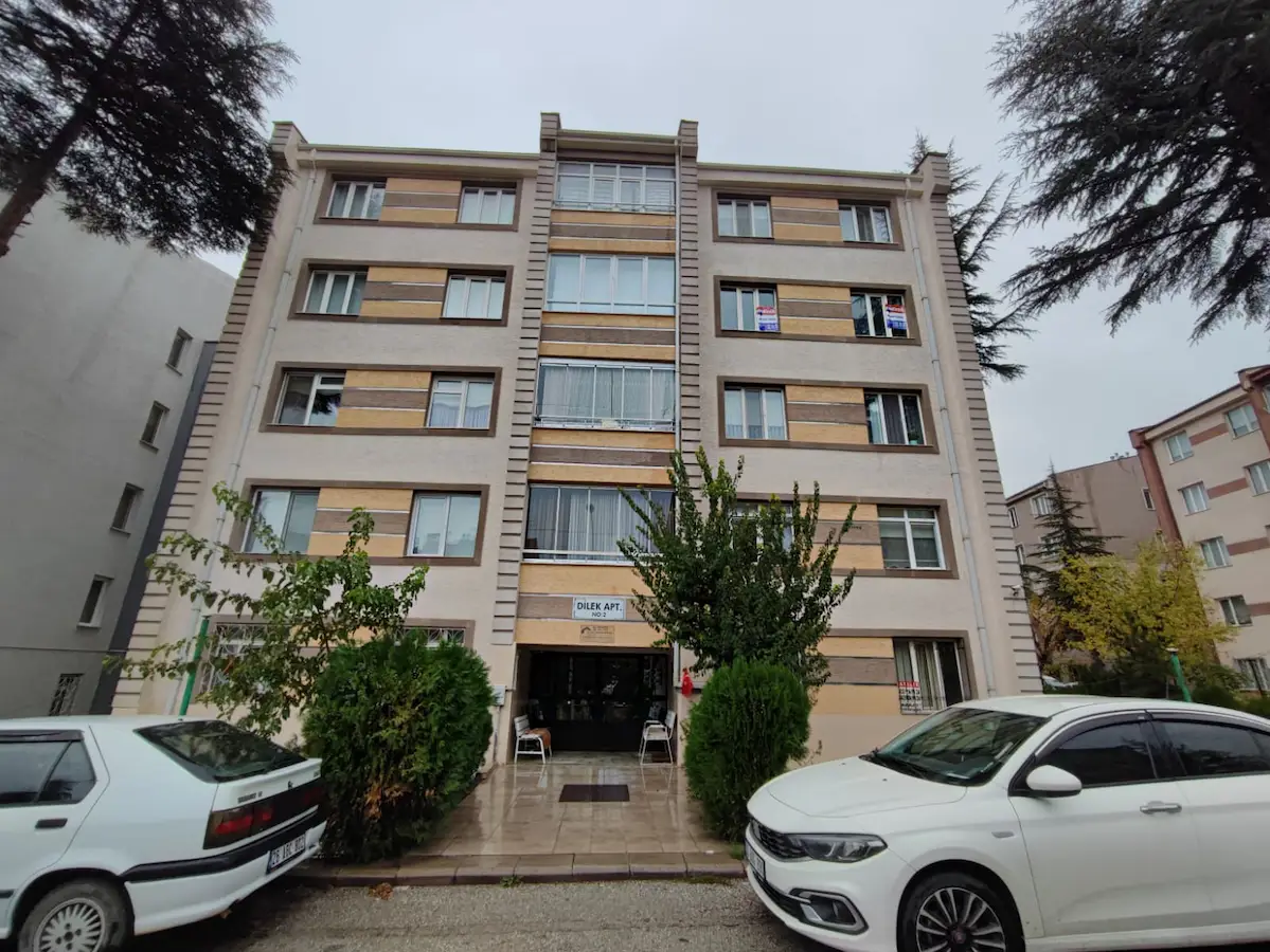 RE/MAX MOD'DAN ALİ FUAT CEBESOY TRANVAY DURAĞINDA KİRALIK DAİRE