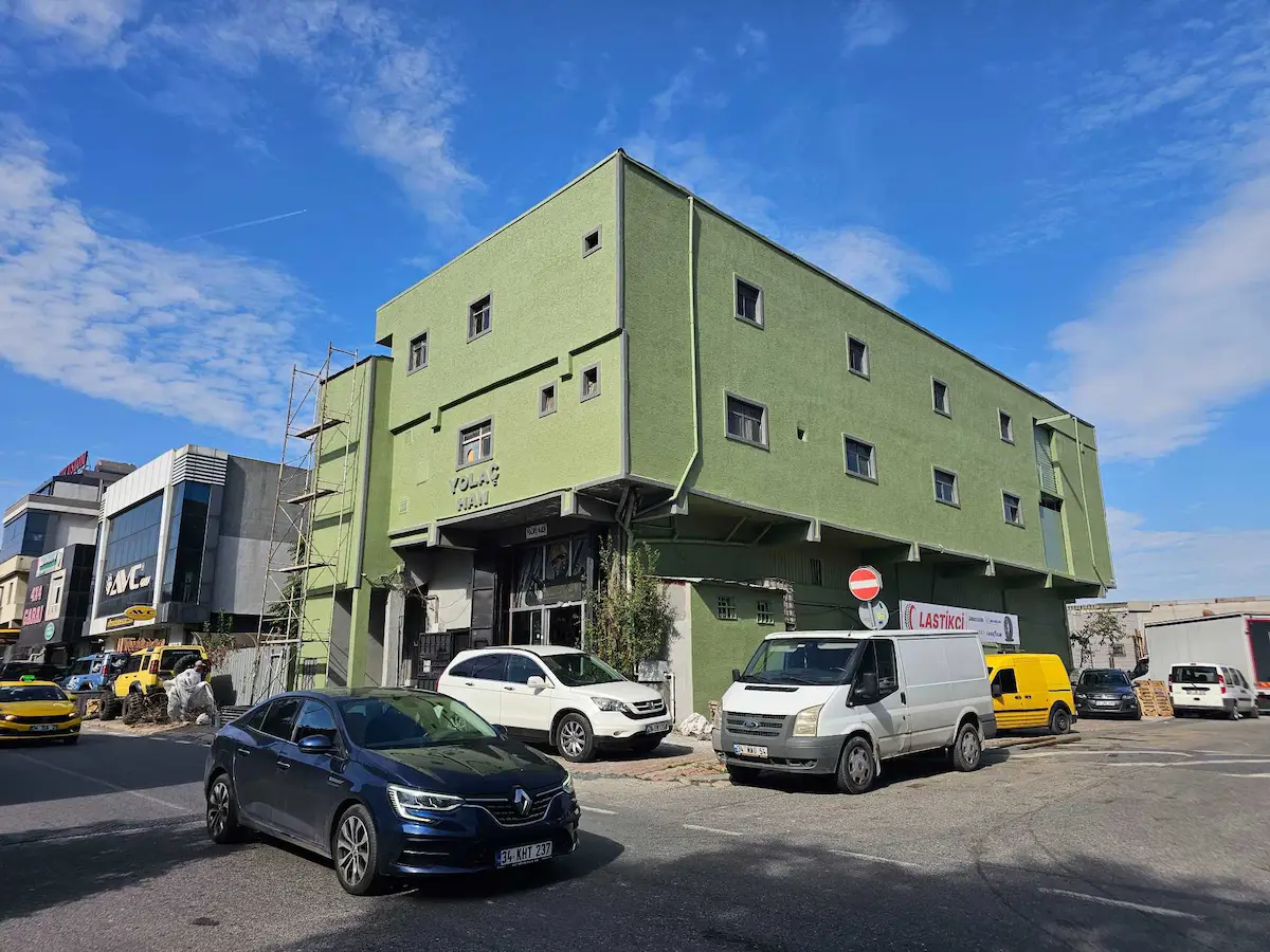 ESENŞEHIRDE CADDE ÜZERI 300 M2 DEPO/HAFIF İMALATHANE