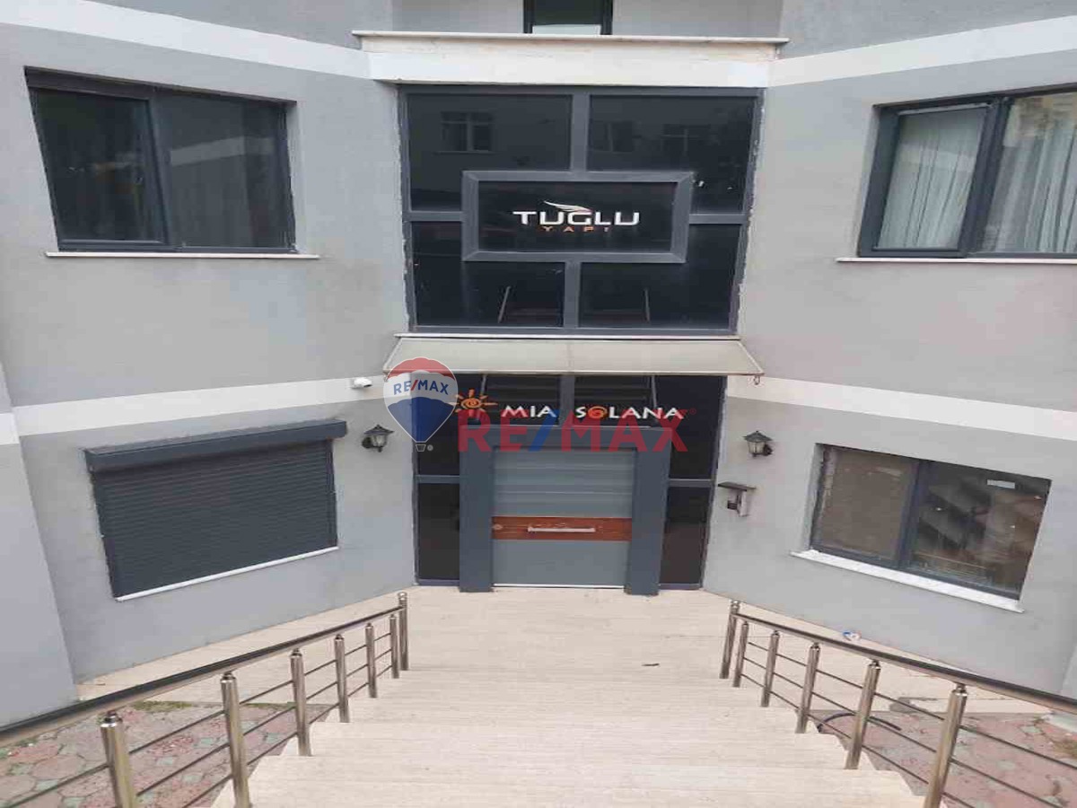 HARİKA KONUMDA YAKACIK ÇARŞIDA MÜKEMMEL 3+1 ARAKAT DAİRE