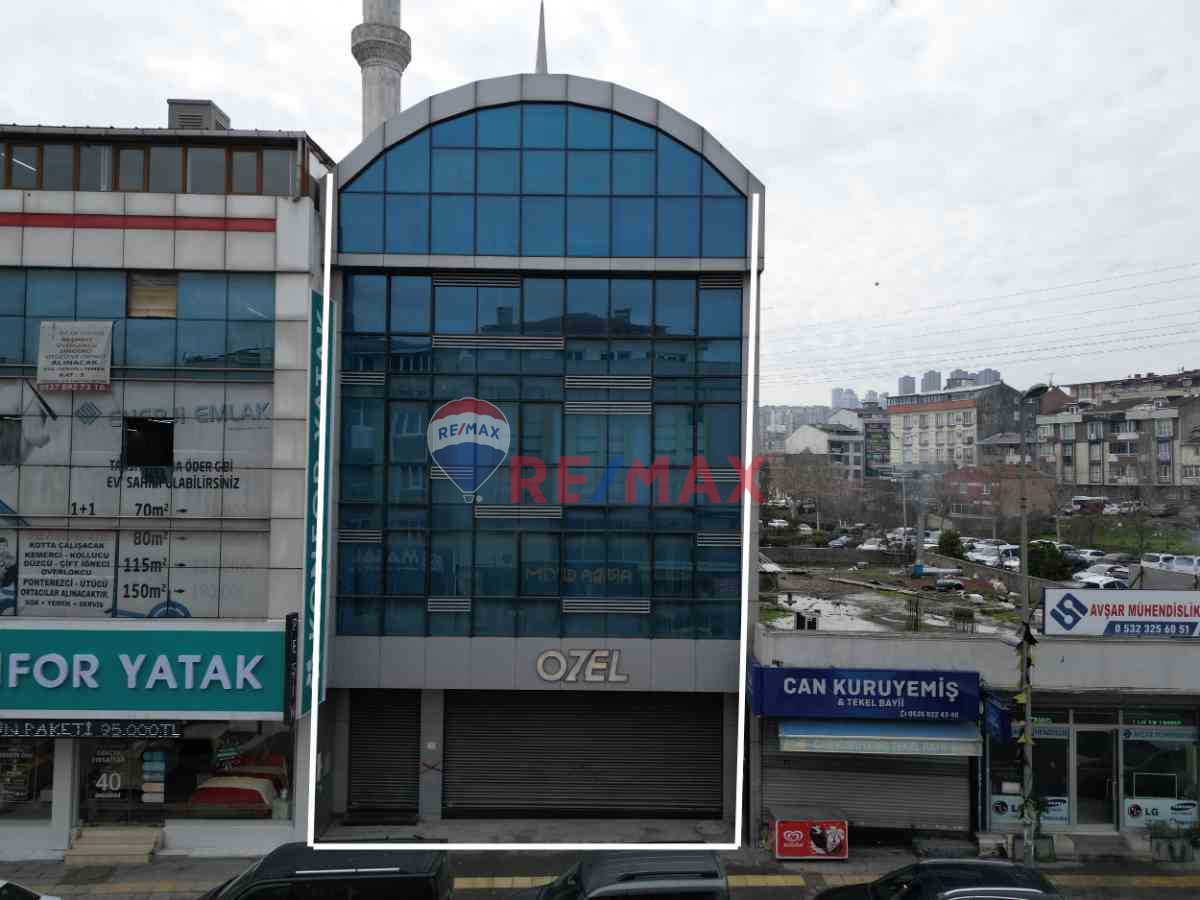 PRESTIJLI KONUMDA İÇ MIMAR DOKUNUŞLU KIRALIK KOMPLE PLAZA