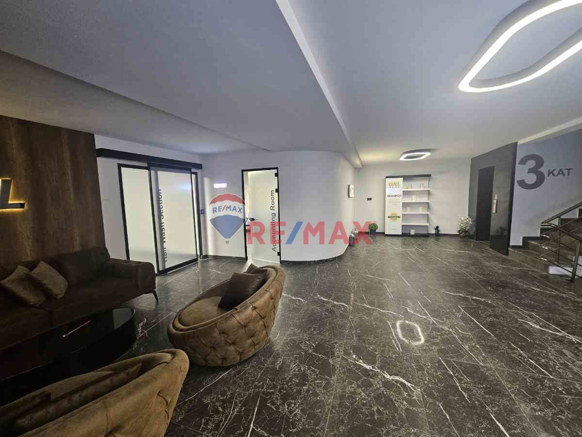 PRESTIJLI KONUMDA İÇ MIMAR DOKUNUŞLU KIRALIK KOMPLE PLAZA