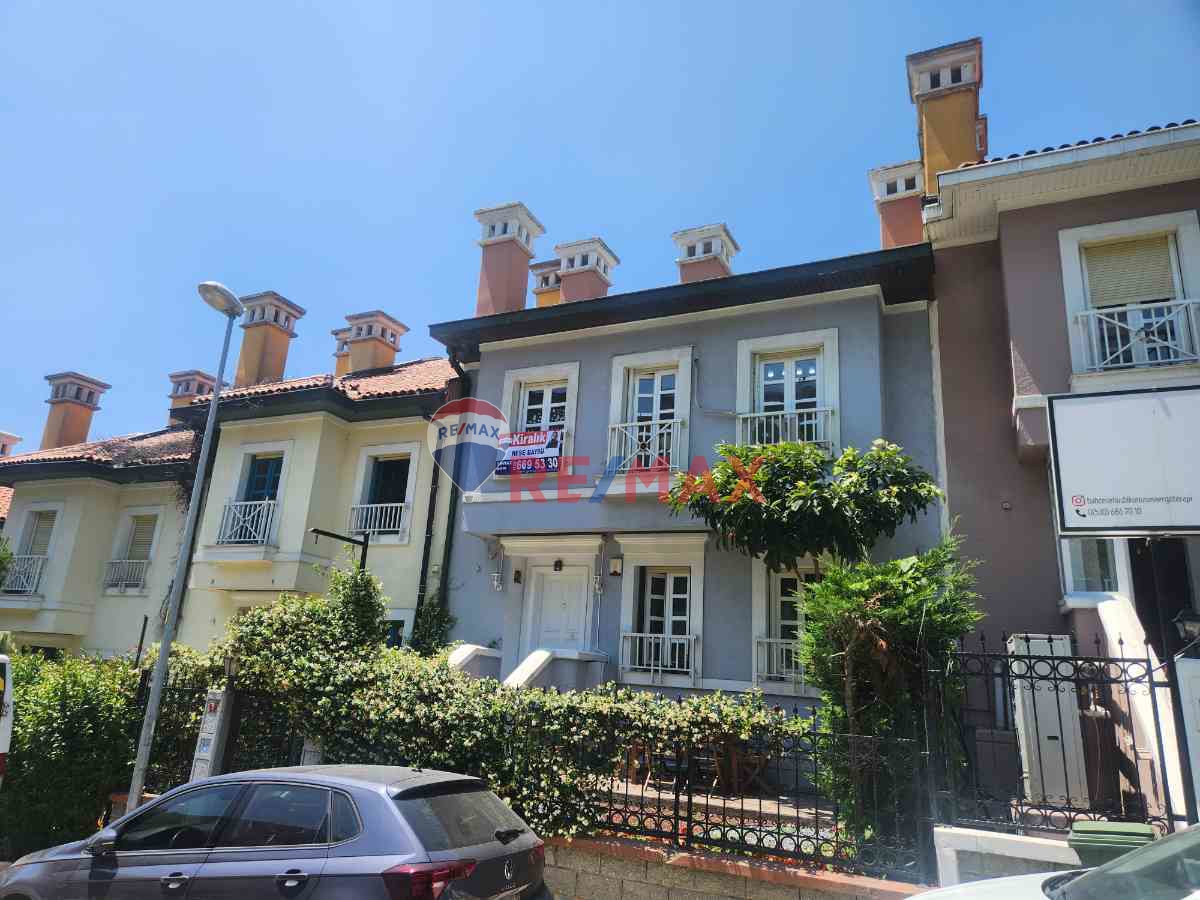 BAHÇEŞEHİR CADDE ÜZERİ VİLLA ( ILGAZ ADASI )
