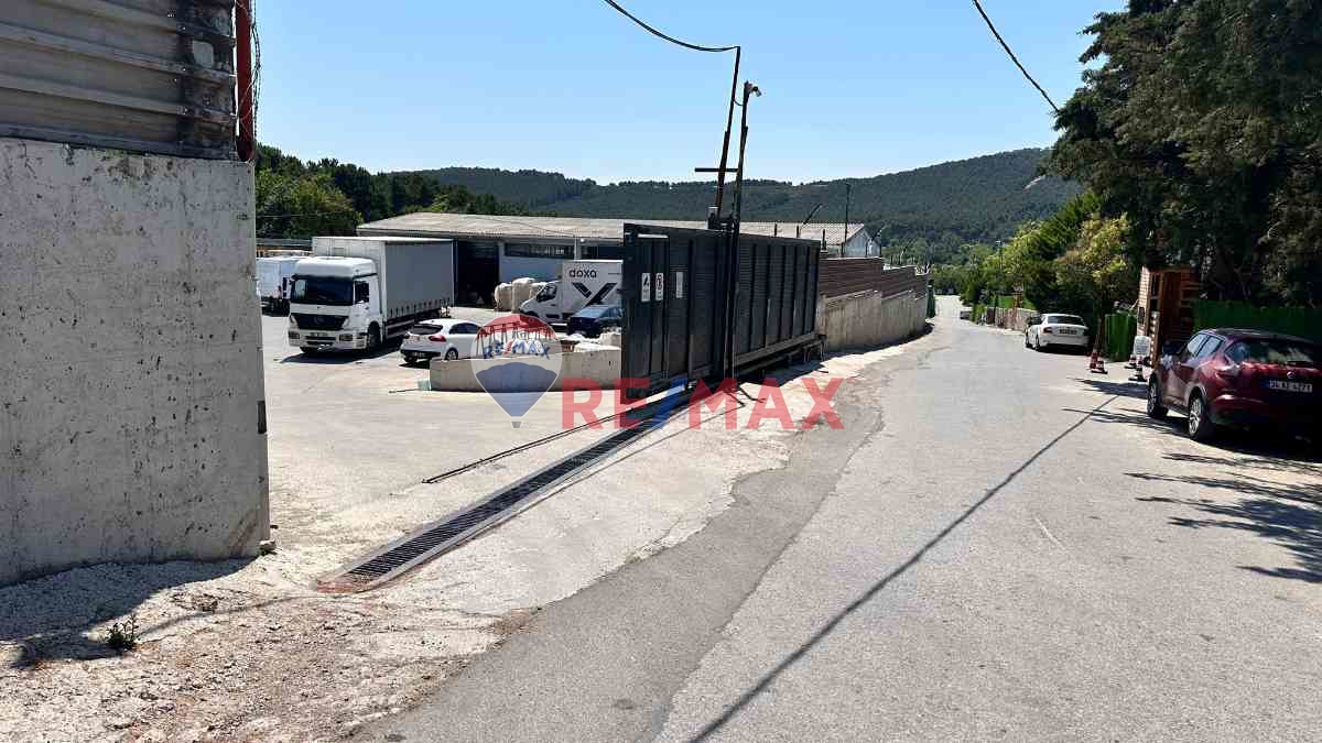 B.BAKKALKÖY YOLUNA CEPHELİ 4.250 M2 ARSADA 1.500 M2 DEPO-IŞYERI