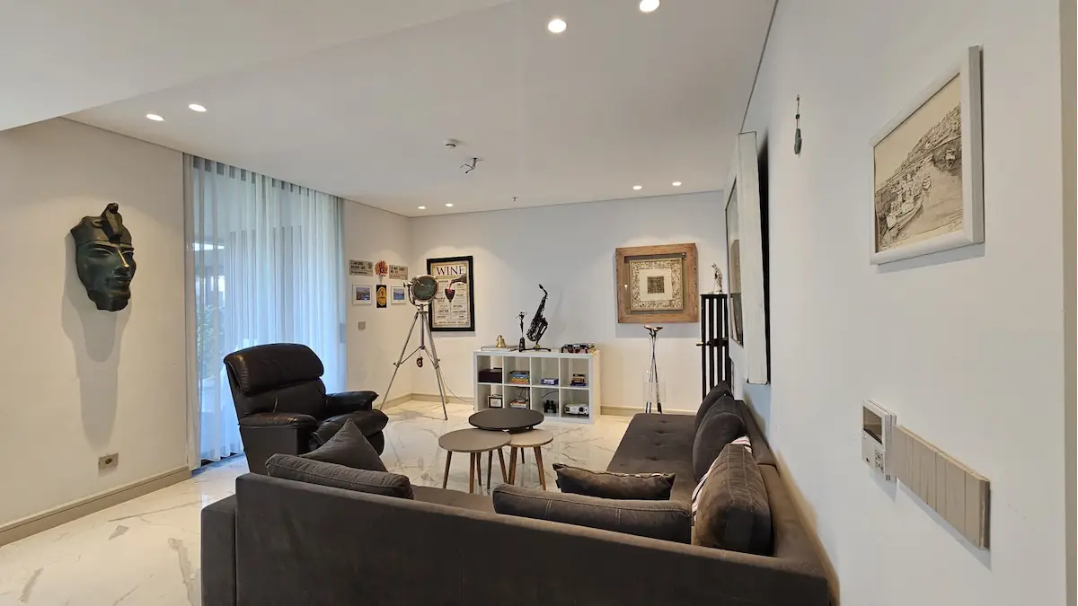 ÇEŞME AYASARANDA MARINERA ÖZEL PLAJLI LÜKS SITEDE 2+1 SATILIK