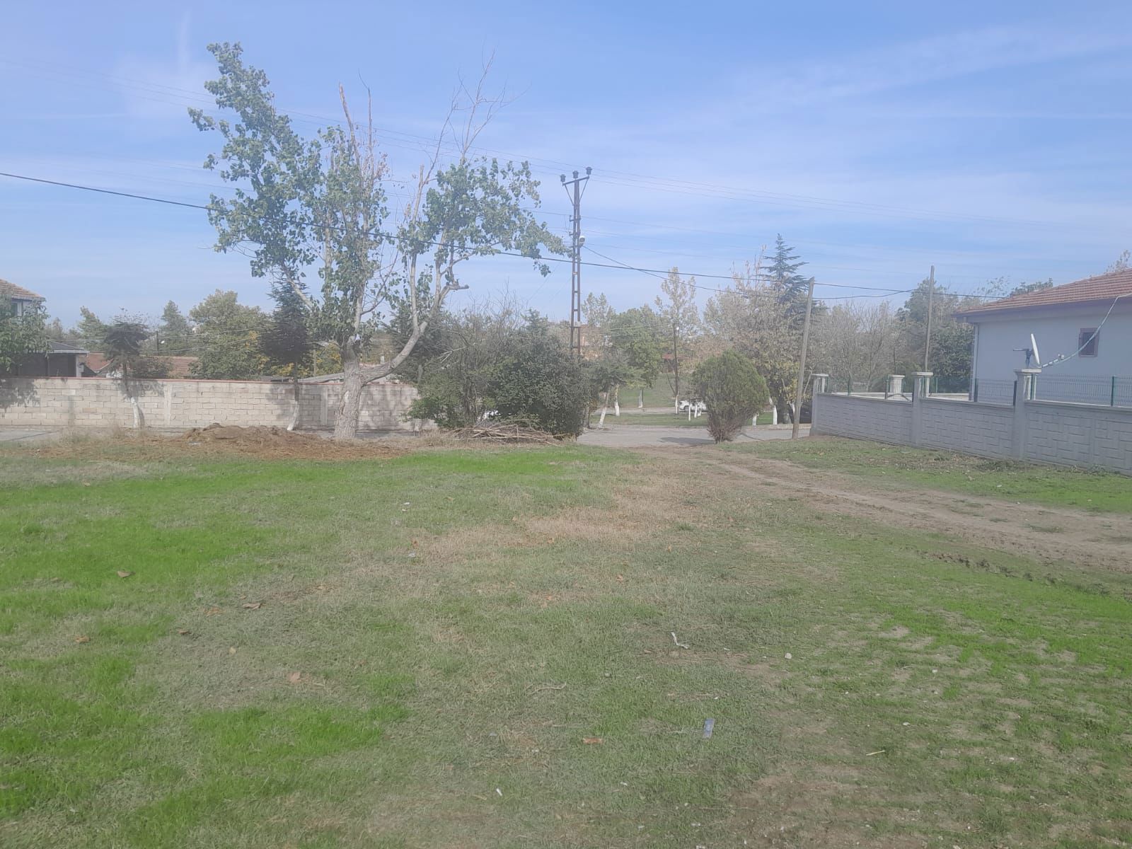 ERGENE AHİMEHMET MAHALLESİNDE 3 KATLI İMARLI ARSA