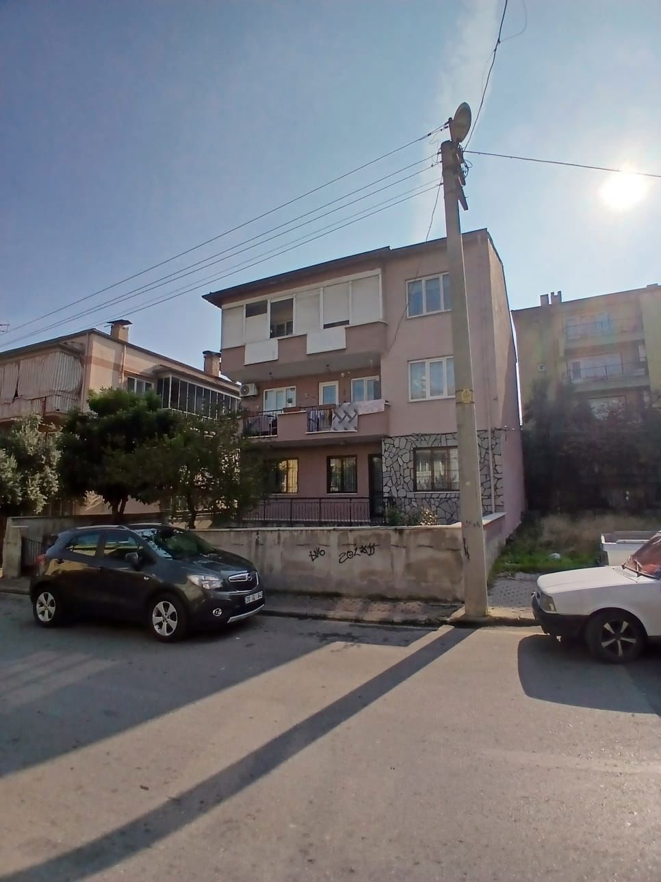 REMAX MODEL DEN İNCILIPINAR MAHALLESINDE KOMPLE SATILIK BINA