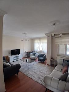 REMAX MODEL DEN İNCILIPINAR MAHALLESINDE KOMPLE SATILIK BINA