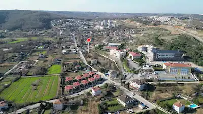 YASİN KURTULUŞ*ŞİLE AHMETLİ'DE ANAYOL ÜZERİ 990 M2 PROJELİ İMARLI ARSA