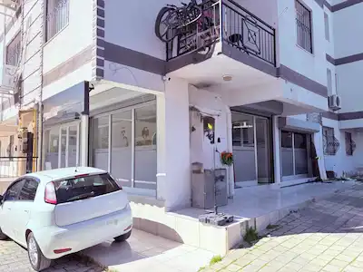 BUCA YILDIZ'DA METRO YAKINI, KİRACILI SATILIK DÜKKAN
