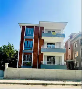 REMAX DESIGN GÜNEŞLER SATILIK 3+1 EBEVEYN BANYOLU DAİRE