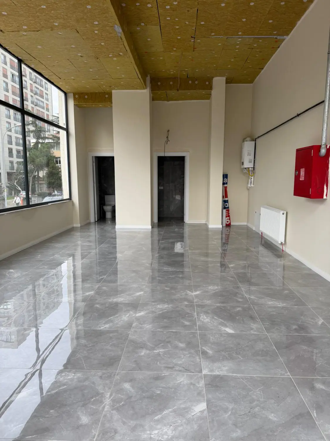 ZİVERBEY'DE CADDE ÜZERİ ÇİFT CEPHELİ KÖŞE DÜKKAN