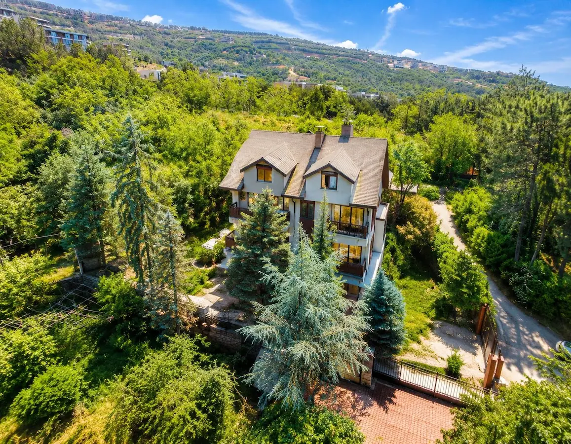 BEYKOZ ELMALI'DA TAM MÜSTAKİL VİLLA VE 1562 M² BAHÇESİ