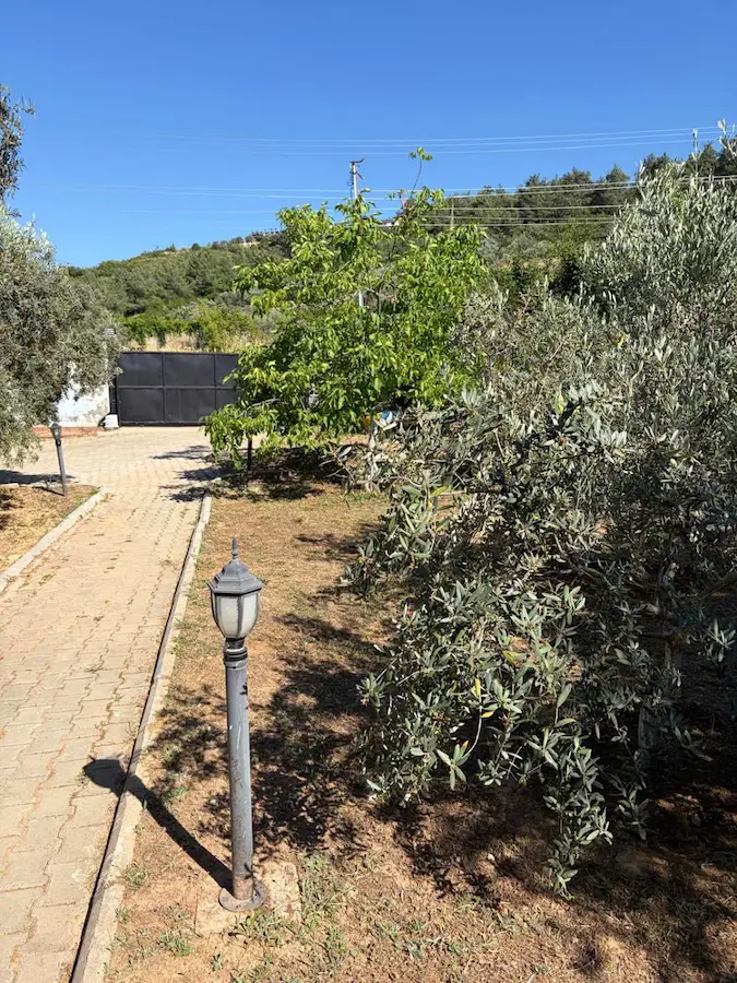 BELENBAŞI’NDA HAVUZLU, ASFALT CEPHELİ, ANAHTAR TESLİM MÜLK , 1.840 M² ÖZEL YAŞAM ALANI