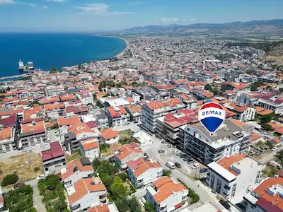 DİKİLİ SALİMBEY MAHALLESİ'NDE DENİZ MANZARALI DUBLEKS DAİRE