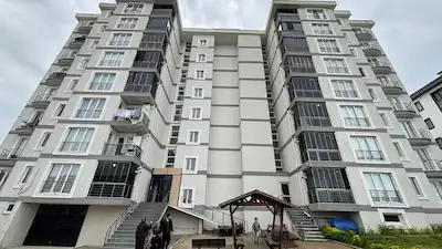 REMAX TOPRAK'TAN SILIVRI YENI MAHALLE'DE SATILIK 3+1 DAIRE