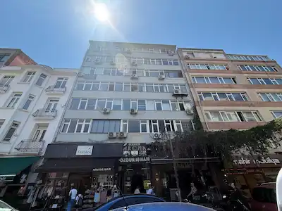 KADIKÖY'DE MERKEZI KONUMDA SATILIK BÜRO OFIS