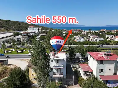 KUŞADASI YAVANSU’DA ANAYOL CEPHELİ | ARSA DEĞERİ YÜKSEK TRİPLEKS FIRSATI