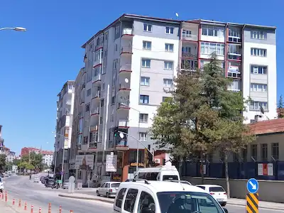 RE/MAX MOD'DAN AKARBAŞI ESKİ ASKERLİK ŞUB.SOKAĞINDA KİRALIK 3+1