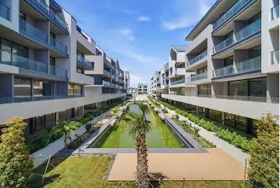 ÇEŞME REISDERE MH. INVICTUS LIFE SITESI'NDE SATILIK 1+1 DAIRE