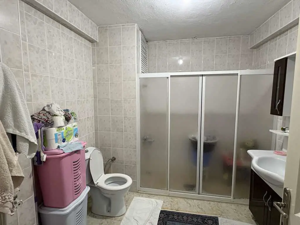 E-5 VE METROBÜSE YAKIN KONUMDA SATILIK DAİRE 3+1 ARAKAT 3