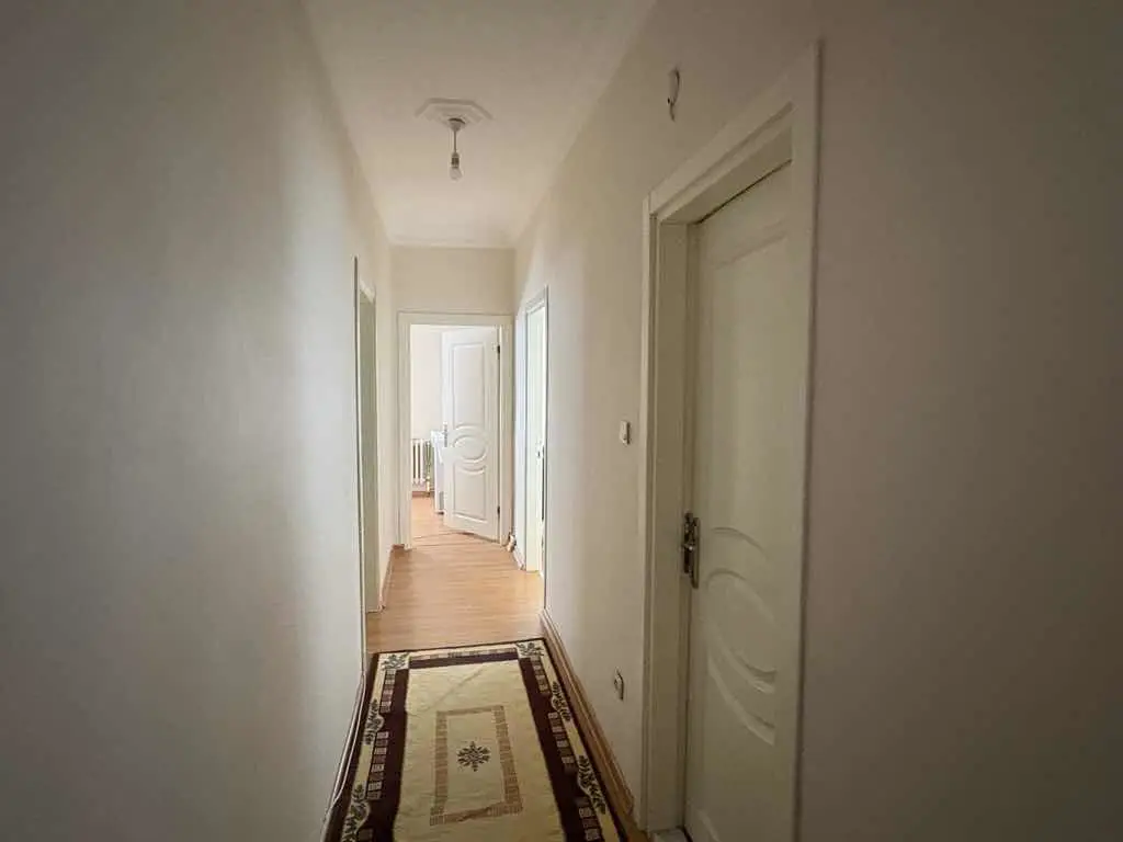 E-5 VE METROBÜSE YAKIN KONUMDA SATILIK DAİRE 3+1 ARAKAT 2