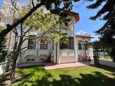REMAX POINT'TEN YAKA EMİN VİLLA KENT SITESI'NDE KÖŞE PARSEL SATILIK VILLA