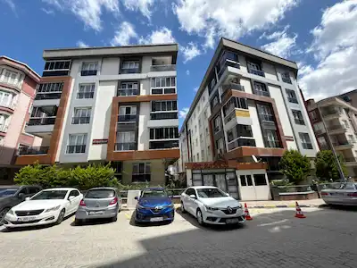 YENİBOSNA SİTE AKTAŞLARDA SATILIK 2+1 DAİRE