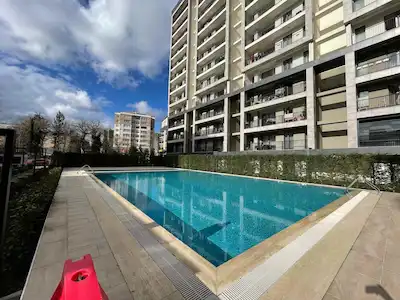 ÇEKMEKÖY TAŞDELEN’DE 2020 YAPIMI 2+1 | 5. KAT | 2 BANYO | BALKONLU